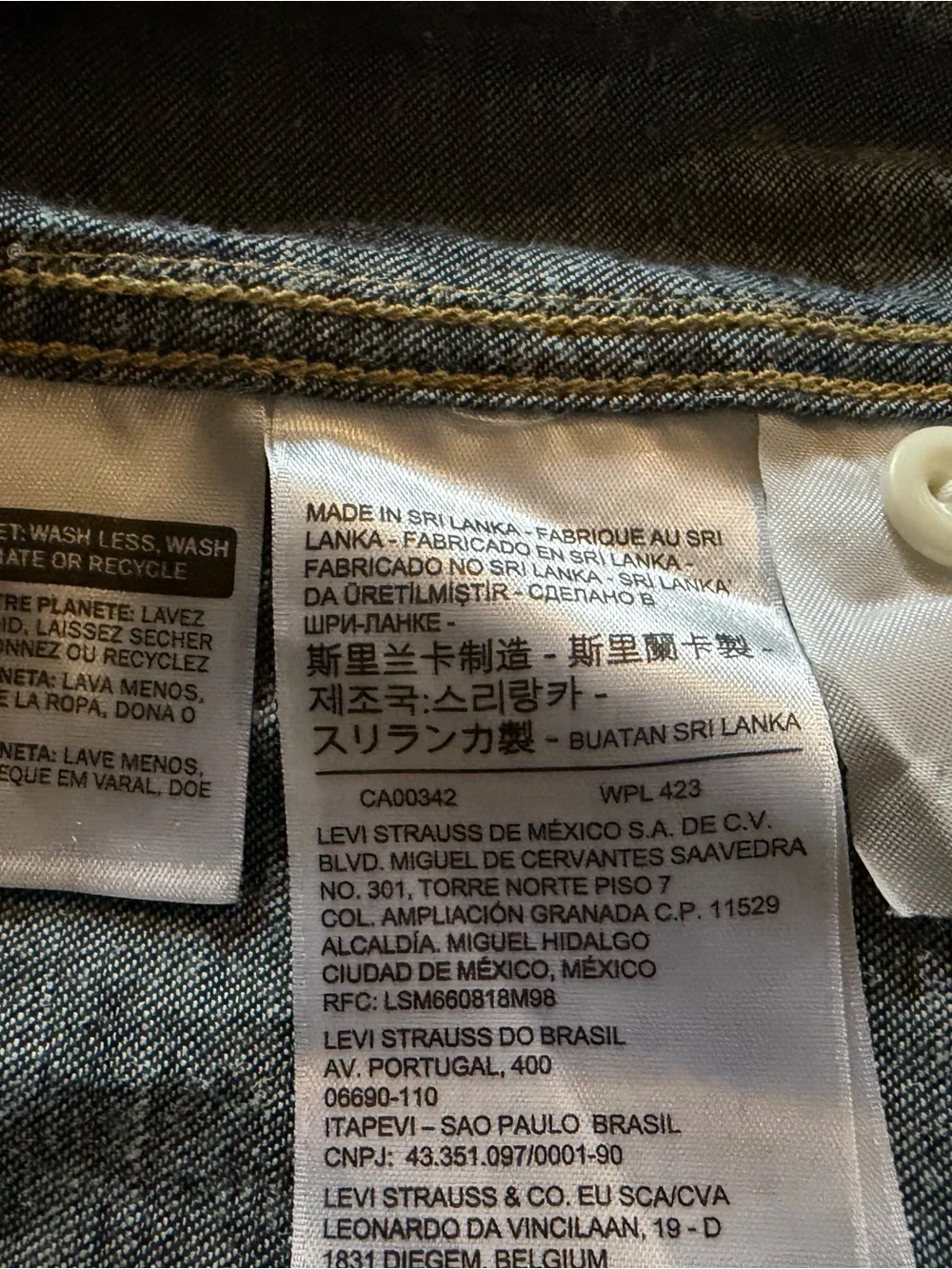 Levi's Men's Dark Blue Denim Button-Up Shirt